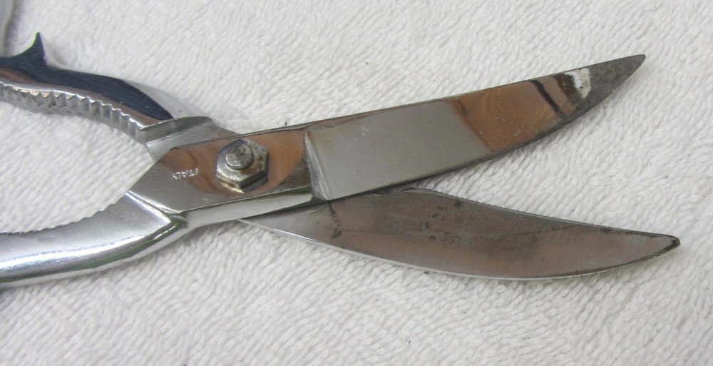 2 MARKS 200 C KITCHEN SHEARS Multi Purpose Scissors Nut Cracker w/ Case Italy