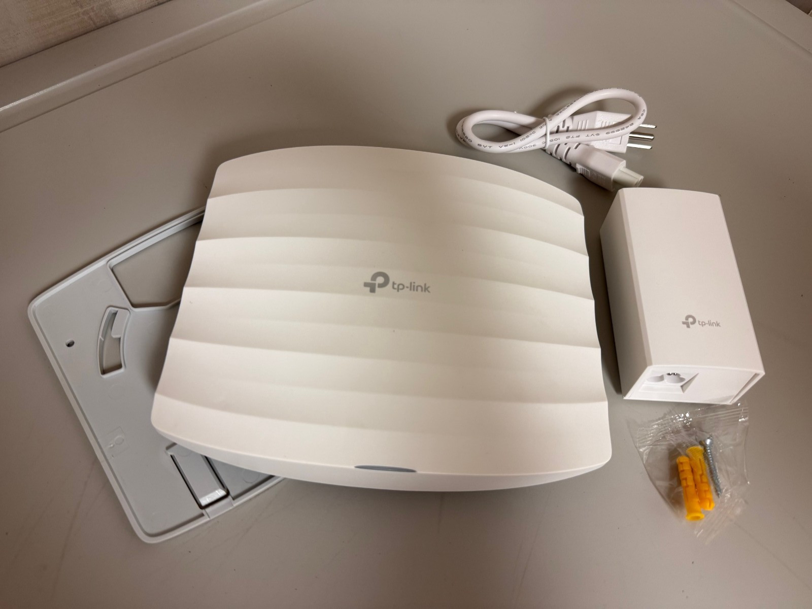 TP-LINK AC1750 Wireless Dual Band Gigabit Access Point (EAP245 V3) W/POE INJ