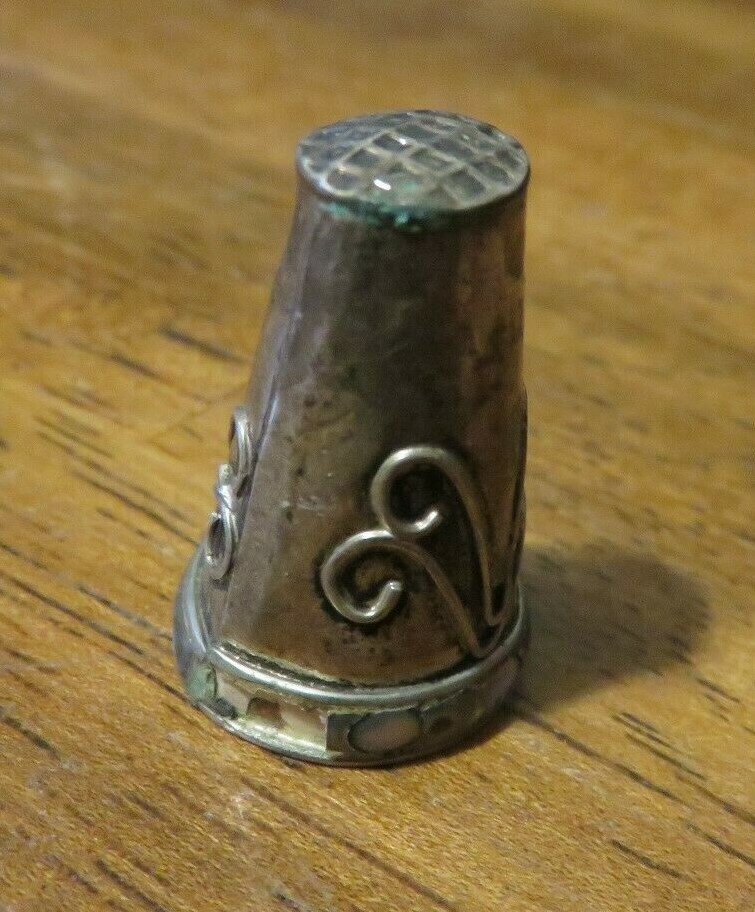 VINTAGE THIMBLE ABALONE TRIM GOOD SHAPE