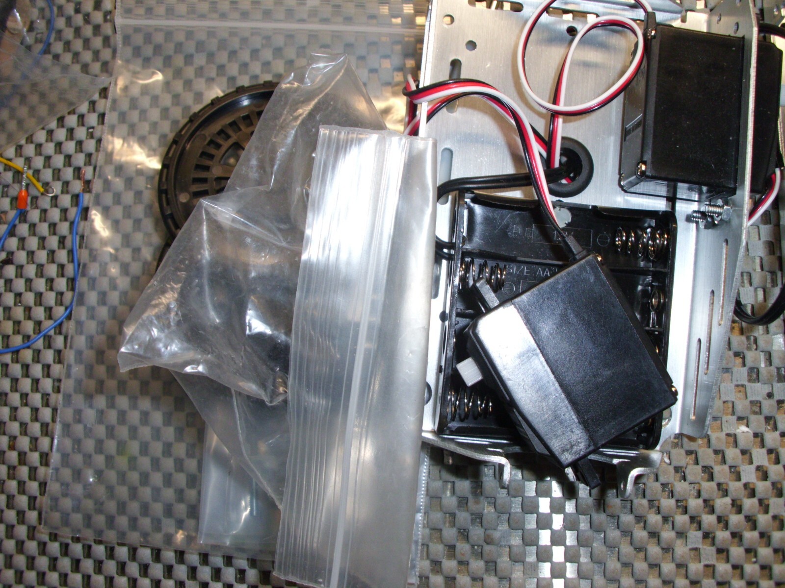 Robot car Chasis Boe Bot, with servos(parallax) and battery holder (One Piece)