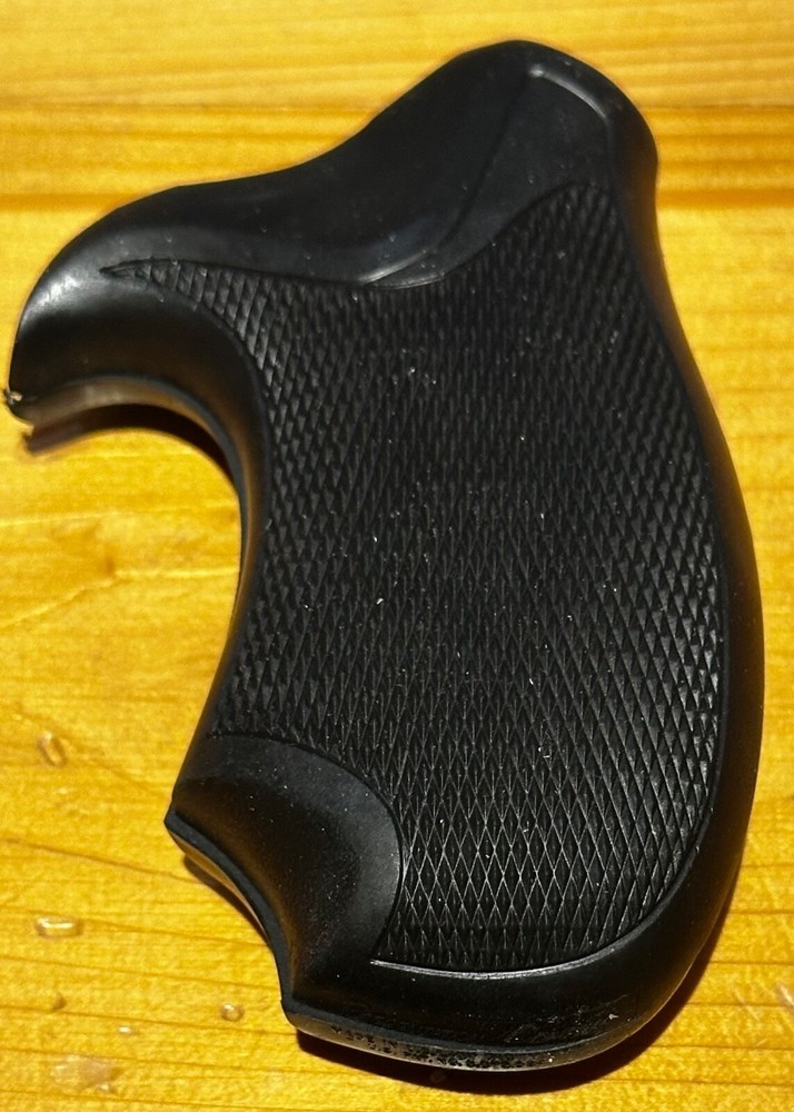 CD/C-SMALL Pachmayr Grips Presentation Compac