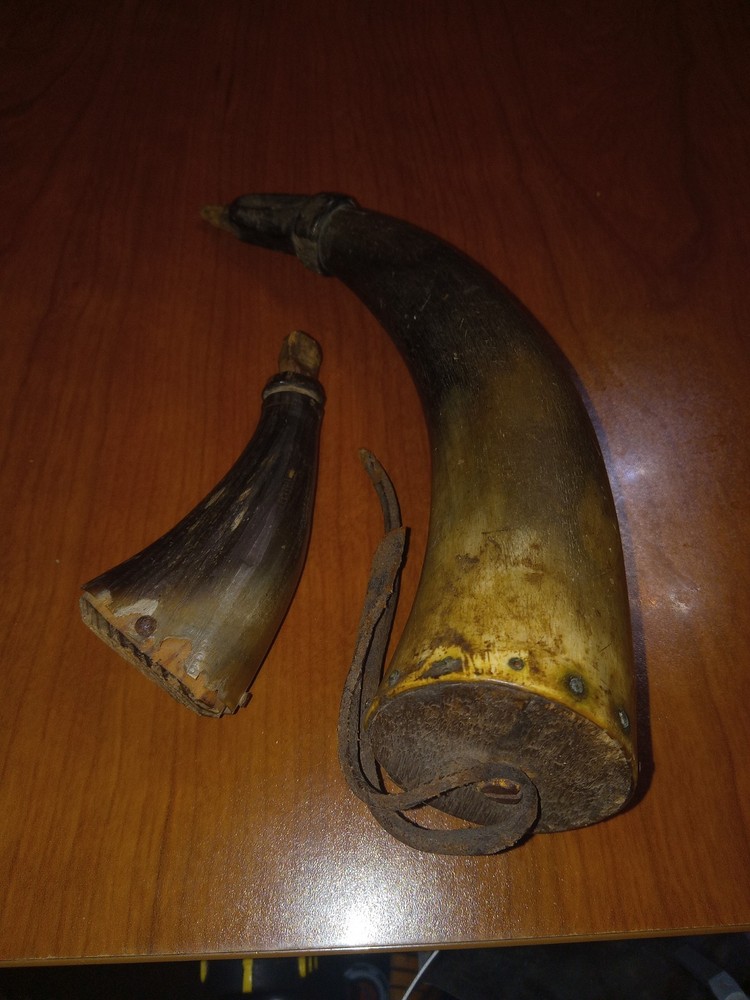 ANTIQUE POWDER HORN PAIR