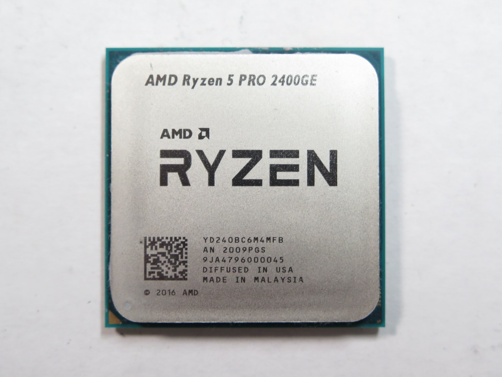 AMD Ryzen 5 PRO 2400GE Quad-Core 3.2 GHz Socket AM4 35W Processor YD240BC6M4MFB