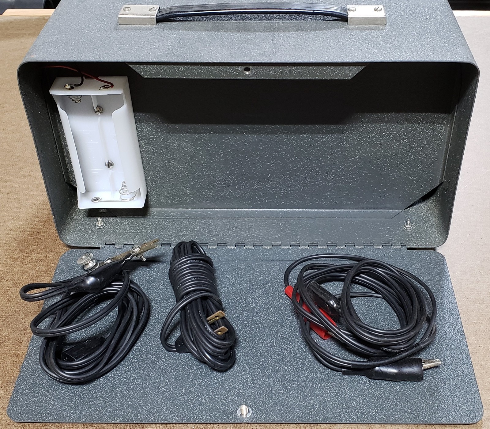 Vintage ArcherKit Universal Auto Analyzer 28-3323, complete w/cables & manual