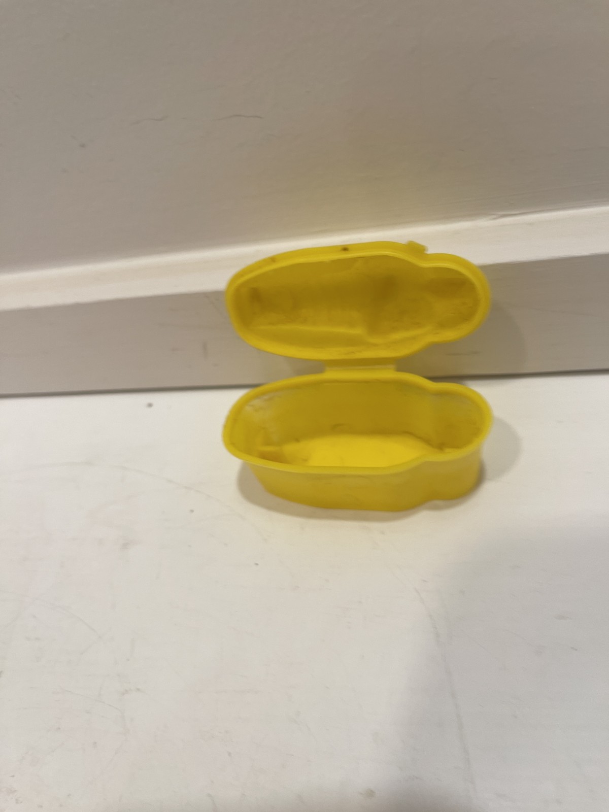 Topps Munchy Mummies Coffin 1978 Candy Container Yellow Empty Mummy Halloween