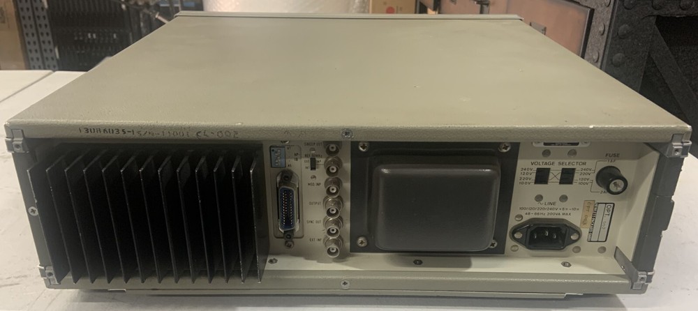 HP 8165A Programmable Signal Source 1mHz -50MHz