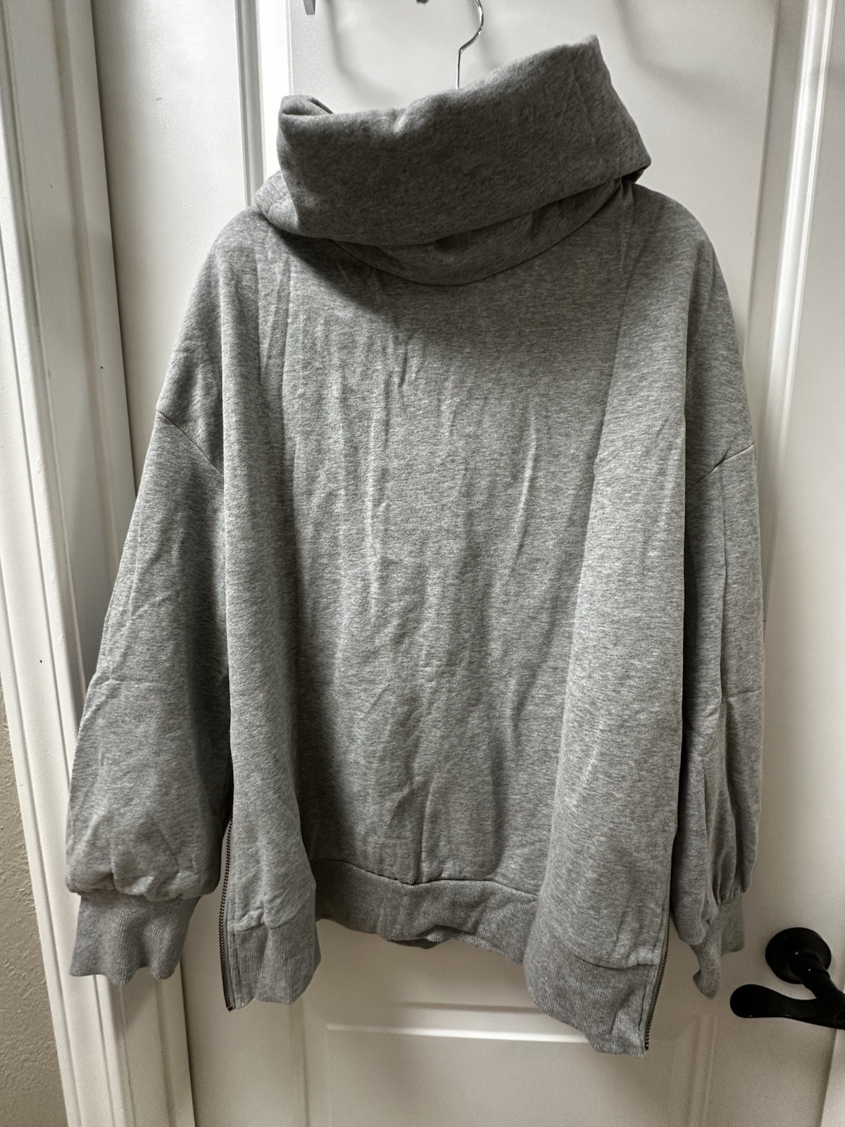 Women’s Large Light Grey Sweatshirt With Side Zips And Notched Collar NWOT