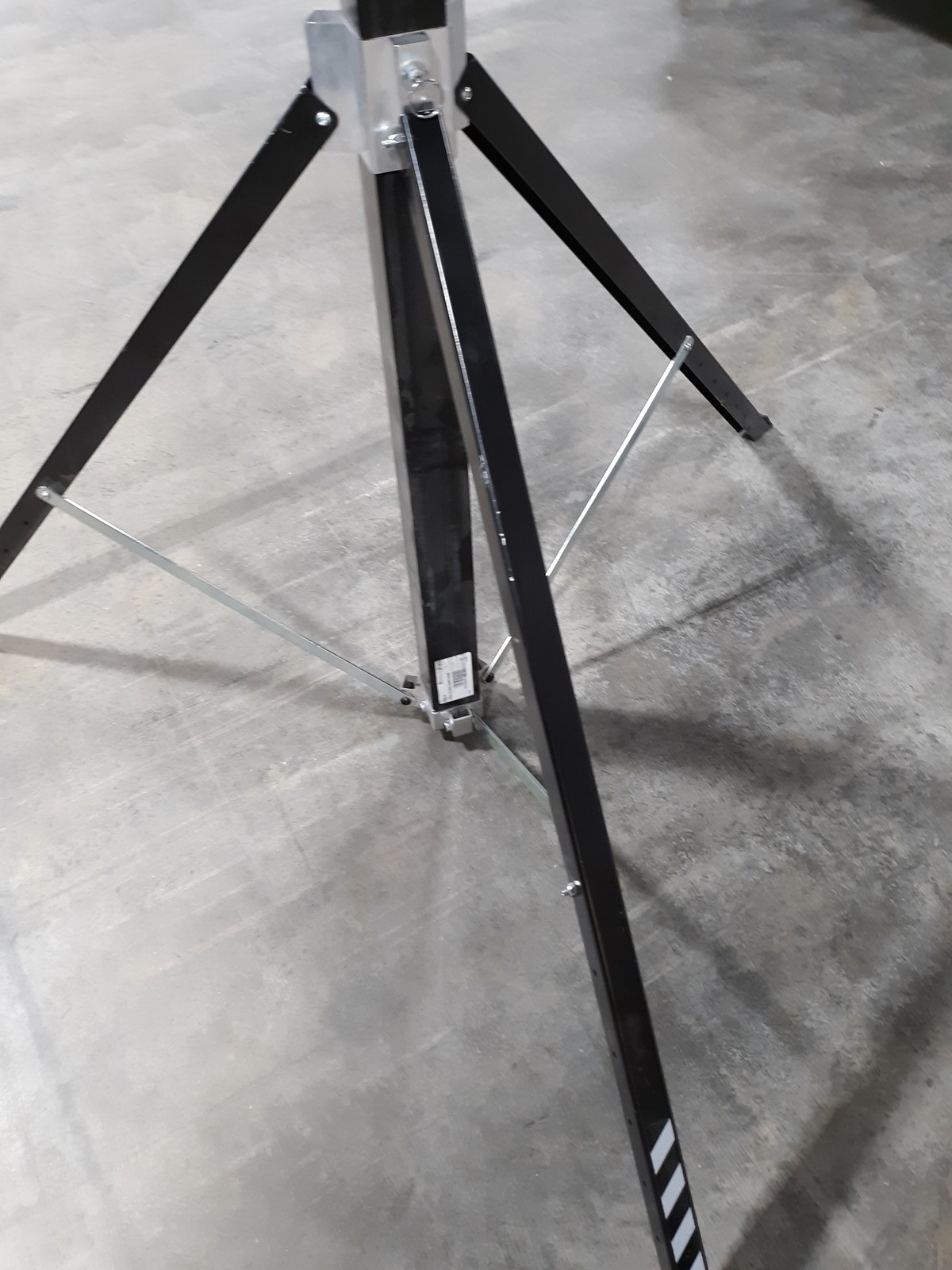 Global Truss DT-3900L Lifter - Used Good Condition