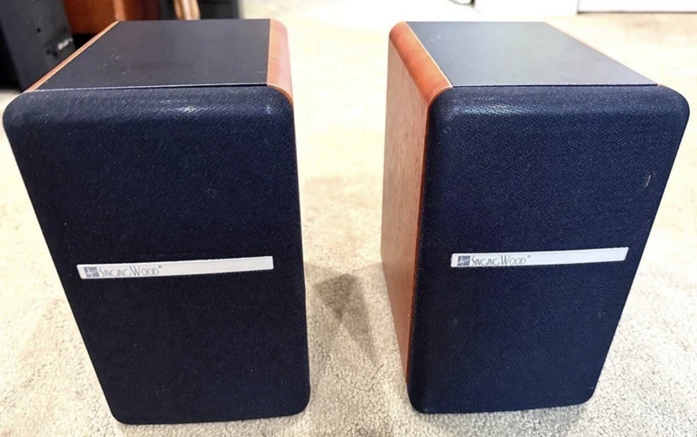 SINGING WOOD BT25 Bluetooth Active Bookshelf Speakers.