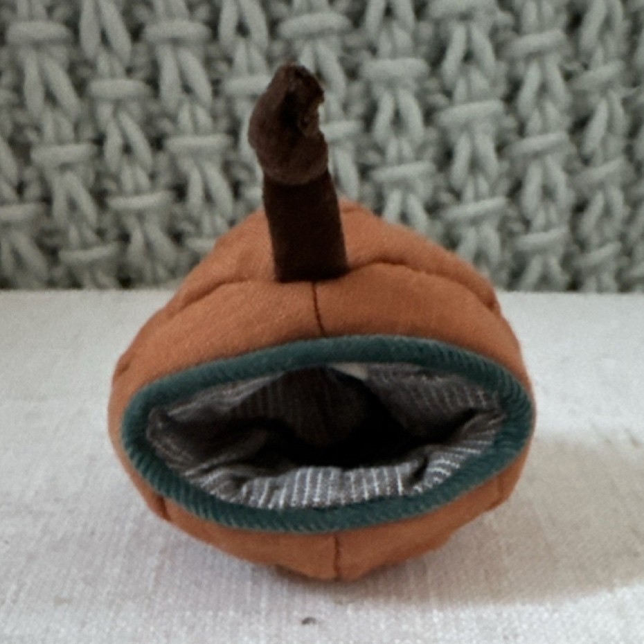 Hazel Village Mini Pumpkin Pod