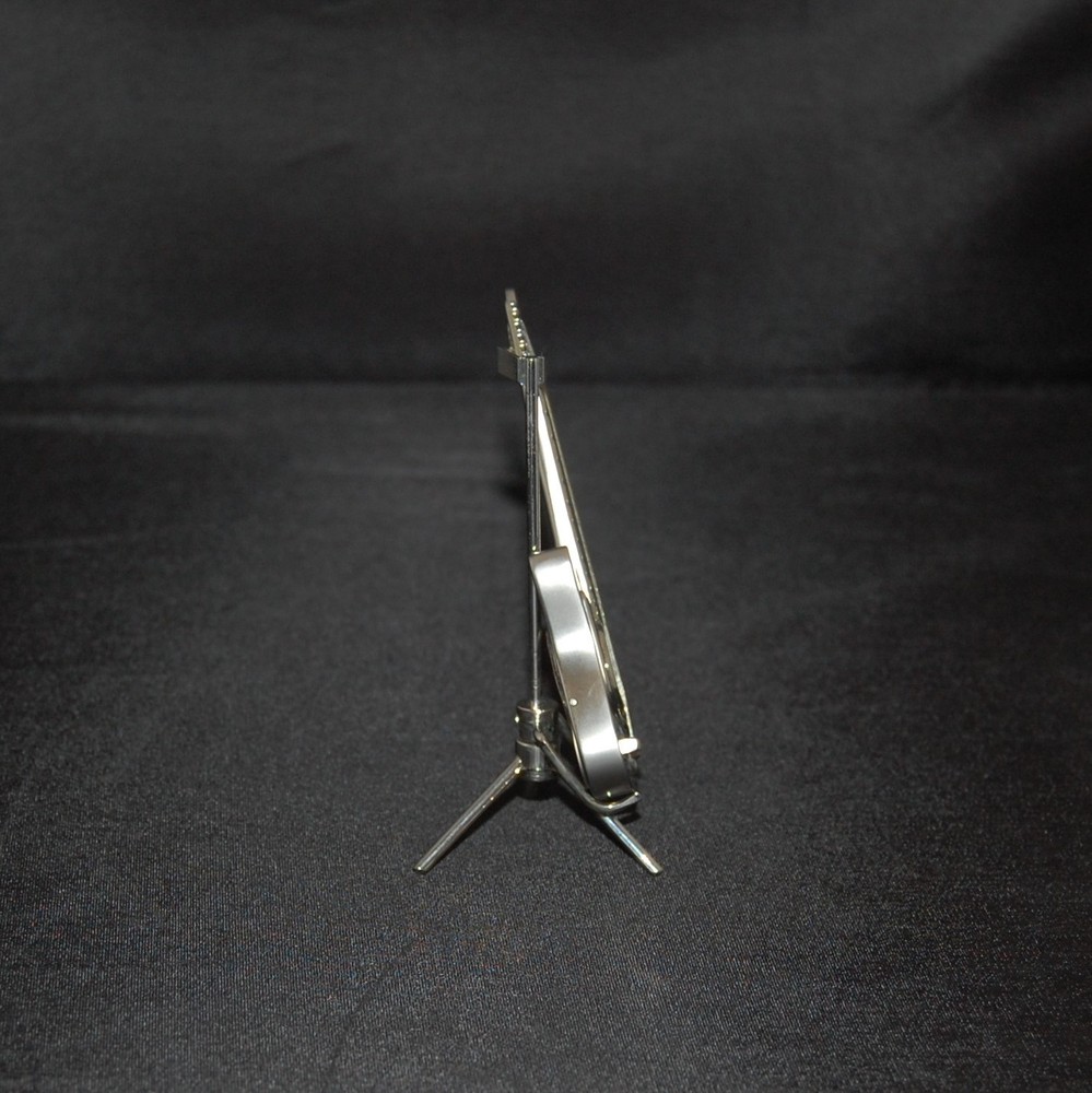 sanis guitar desk clock