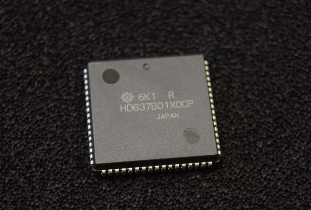 Hitachi HD637B01X0CP 8bit Microcontroller CPU MCU MPU 63701 PLCC-64