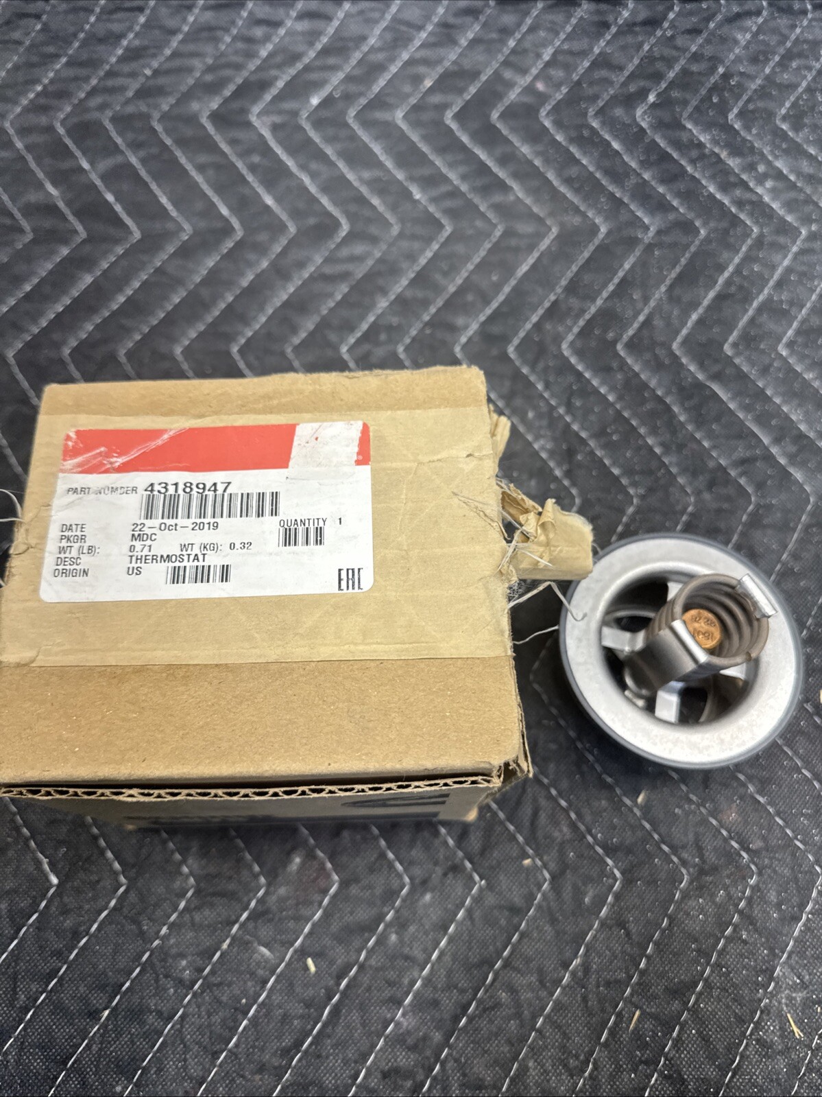 CUMMINS 4318947, Thermostat, NEW