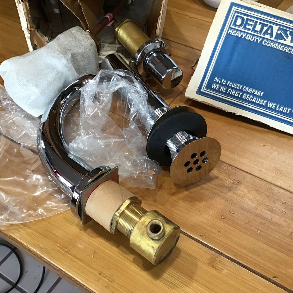 Delta HDF 3517-HF-HDF, 2 Handle Lavatory With Grid Strainer