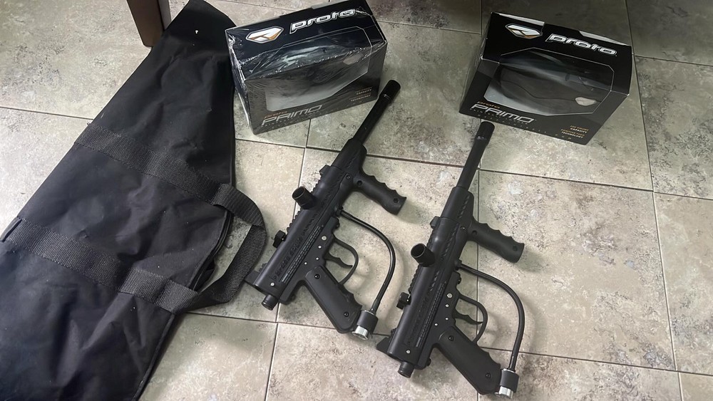 2 brass eagle paintball gun And 2 Paint Ball Loader