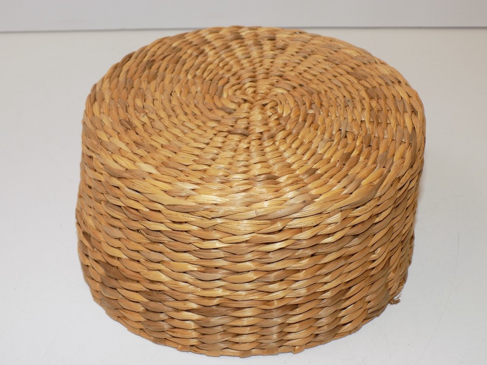 Vintage Grass Straw Basket 7" Diameter Knick Knack Fruit Container Storage