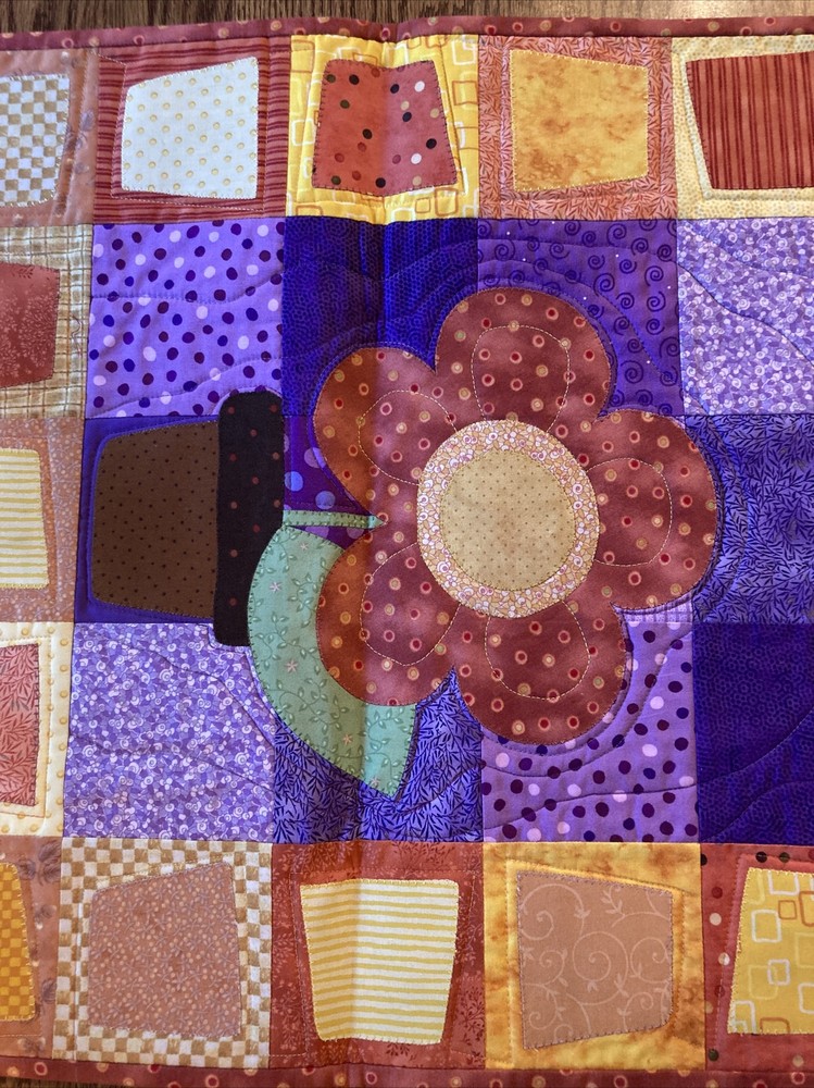 Handcrafted Handmade Machine Quilted Table Runner Wall Hanging Excellent!