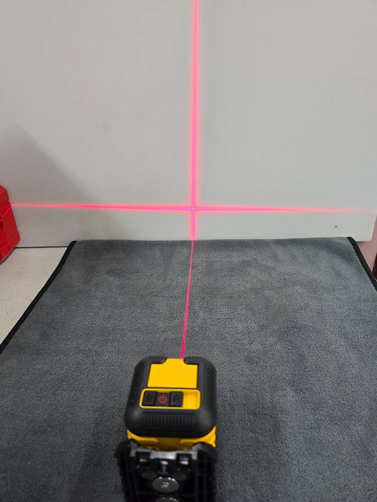 Dewalt 36 ft. Red Self-Leveling Cross Line Laser Level Batteries & Case DW08802