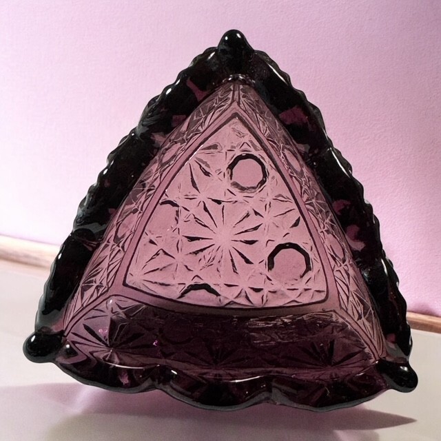 LG Wright Glass Amethyst DAISY & BUTTON 2.5" Open Triangular Dish Vintage