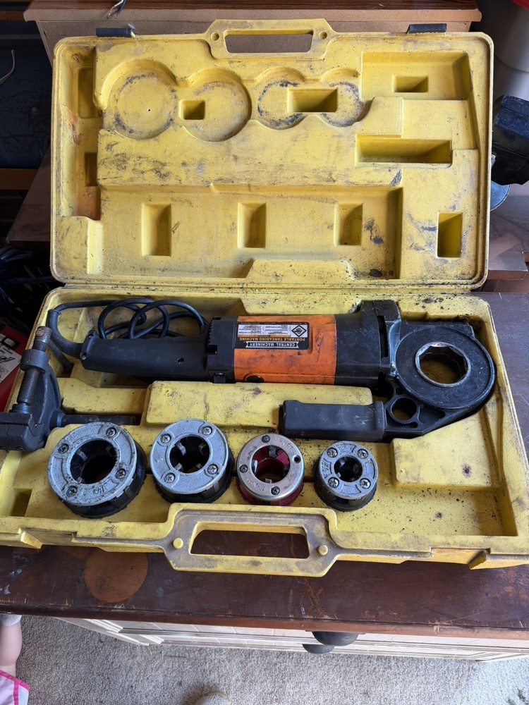Central Machinery 41876 Portable Electric Pipe Threader with Case