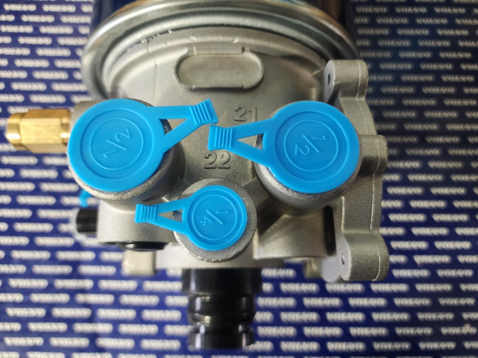 VOLVO D13 air dryer assembly HALDEX brand 955300CRX M39X1.5 R955079