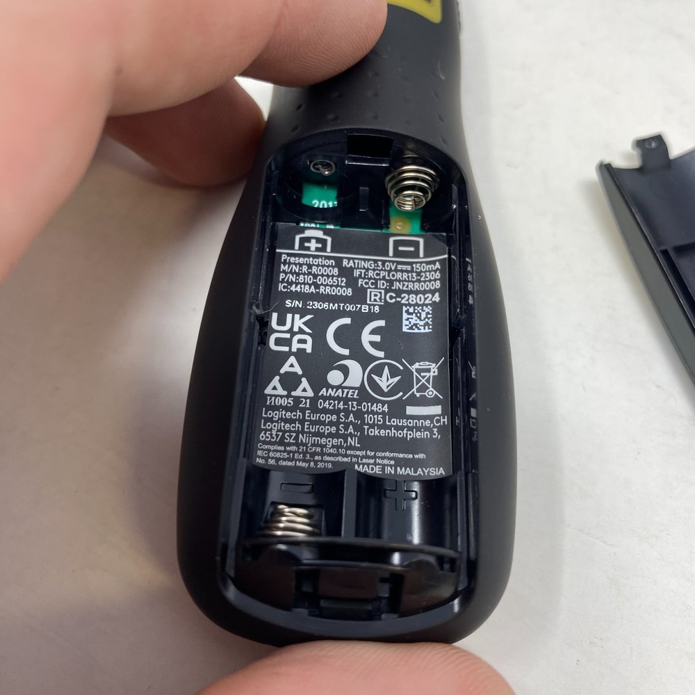 LOGITECH R400 WIRELESS PRESENTER REMOTE CONTROL w/ LASER POINTER