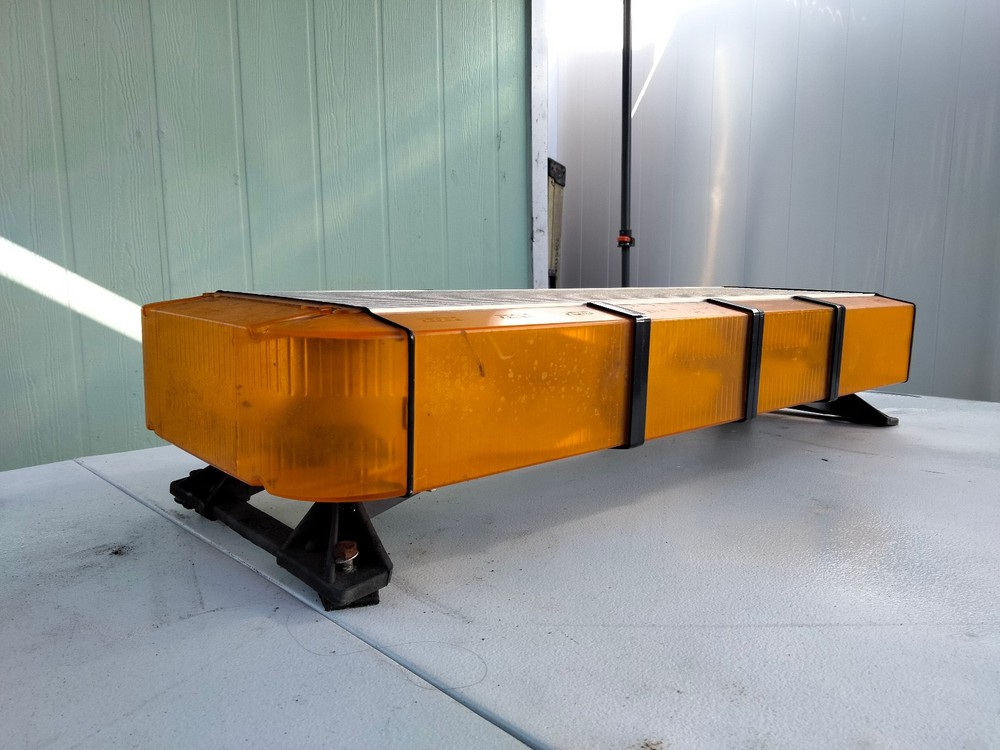 Whelen Edge 9000 Mini 6 STROBE Light Bar 28”