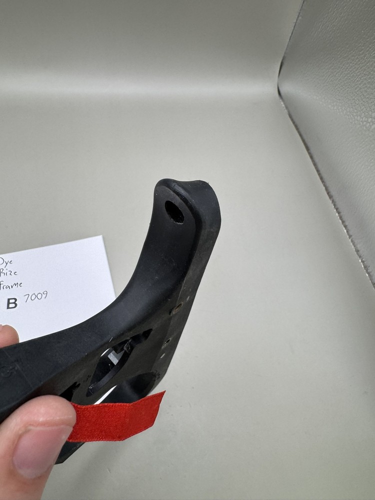 Dye Prize Frame Black