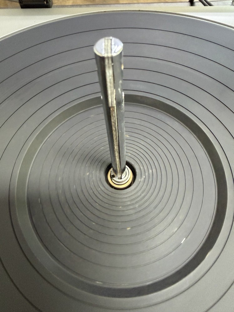 Vintage Technics SL-1650 Direct Drive Automatic Turntable Stacking Spindle READ