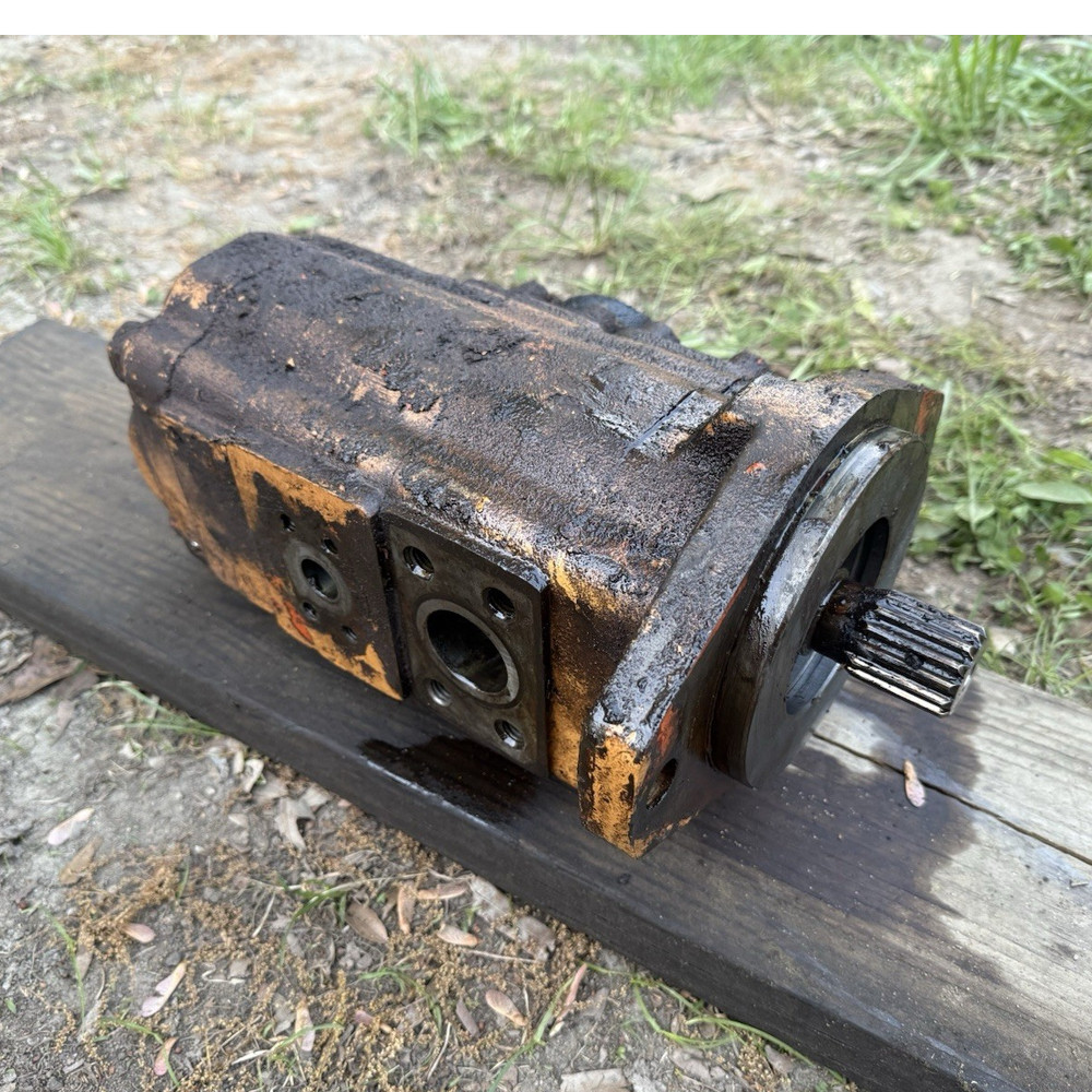 CASE W20 HYDRAULIC PUMP