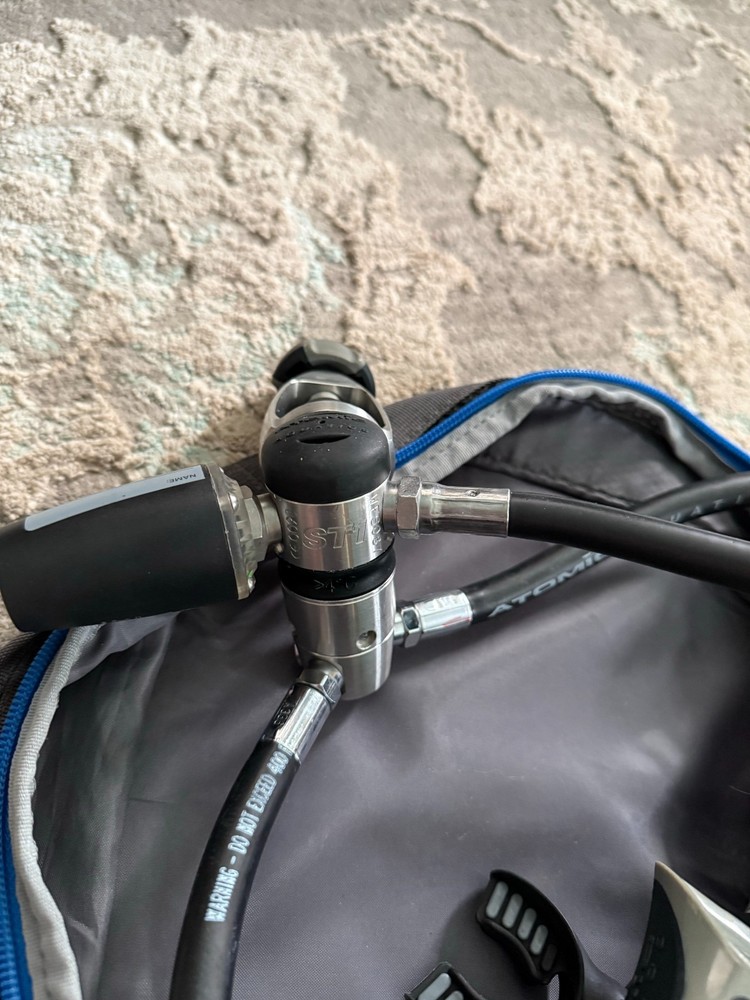 Atomic ST1 Regulator, Suunto Pod transmitter, EON Core dive computer bundle