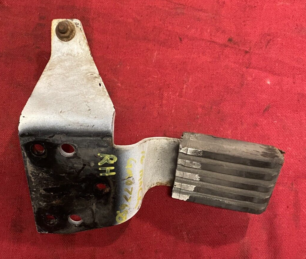 MACK CXU613 HOOD REST SUPPORT BRACKET RH