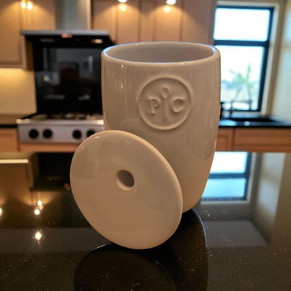 Pampered Chef ceramic egg cooker. (D41)