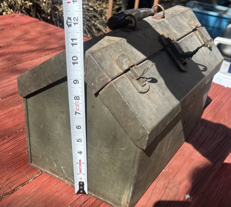 Vintage MILITARY TOOL Box ????