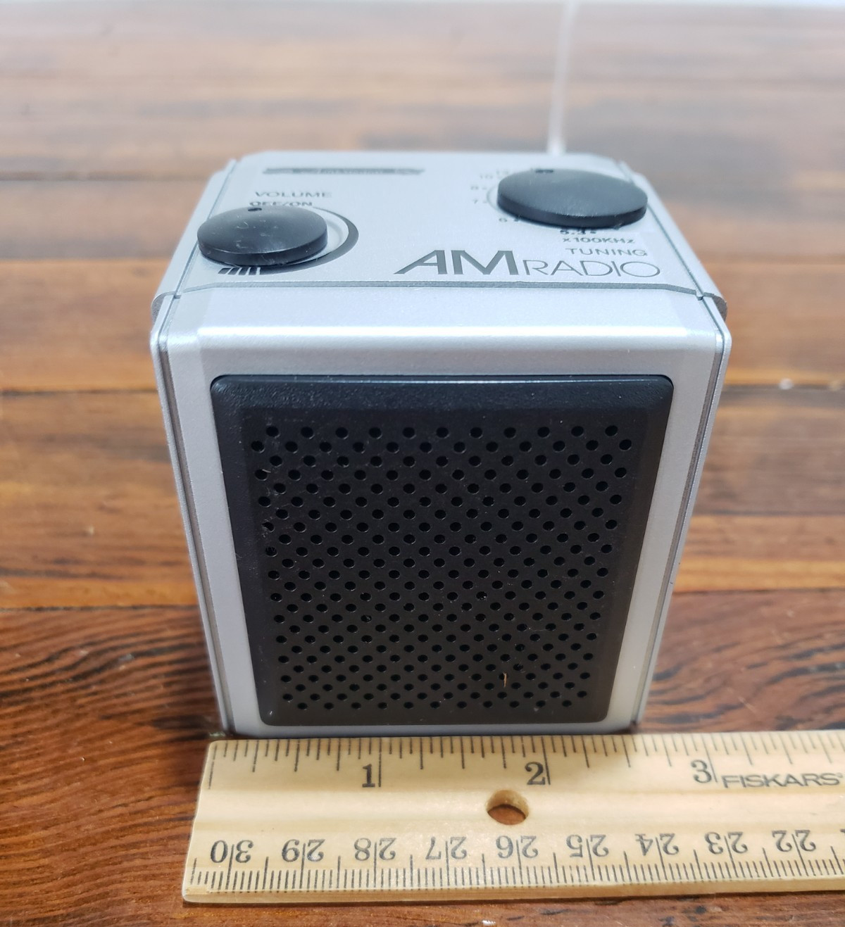 Vintage Americana Brand Battery Powered AM Cube Radio in Box, Works