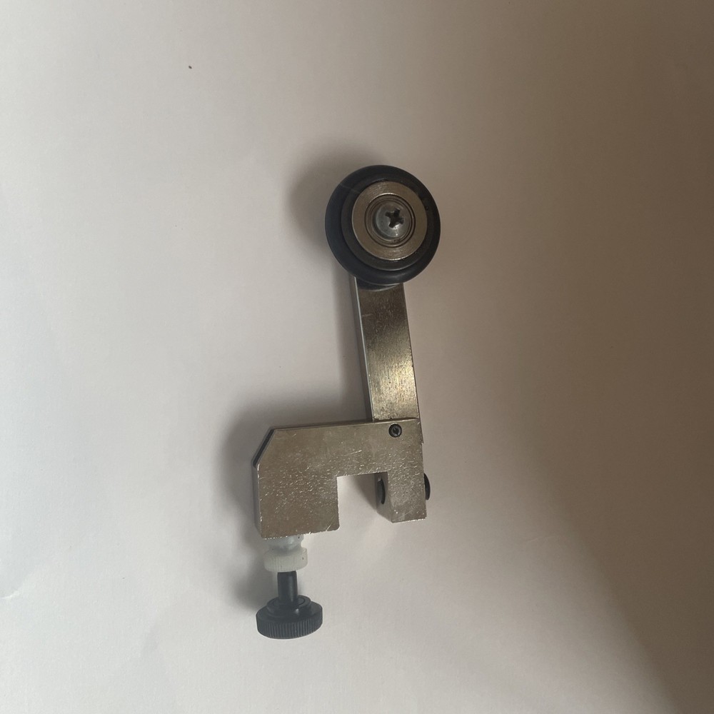 Graphic  Whizard Accessory Holder With Pull out Tire Rim