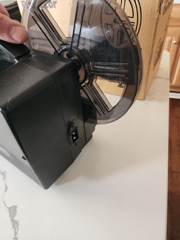 Chinon 2500 GL Self Reeling Adjustable Projector Original box, Packaging