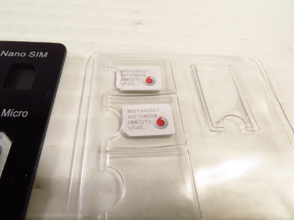Universal Sim Card Adapter w/ 2 Vodafone Sim Card (Unknown Regine)