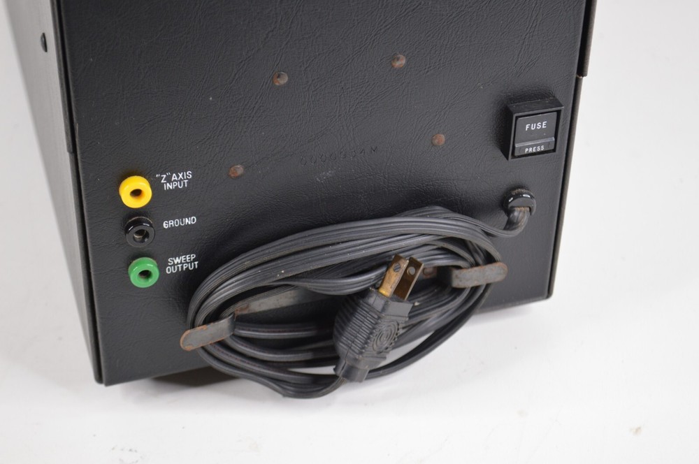 Sencore Model PS29 Minute Man Automatic Triggered Oscilloscope POWERS ON