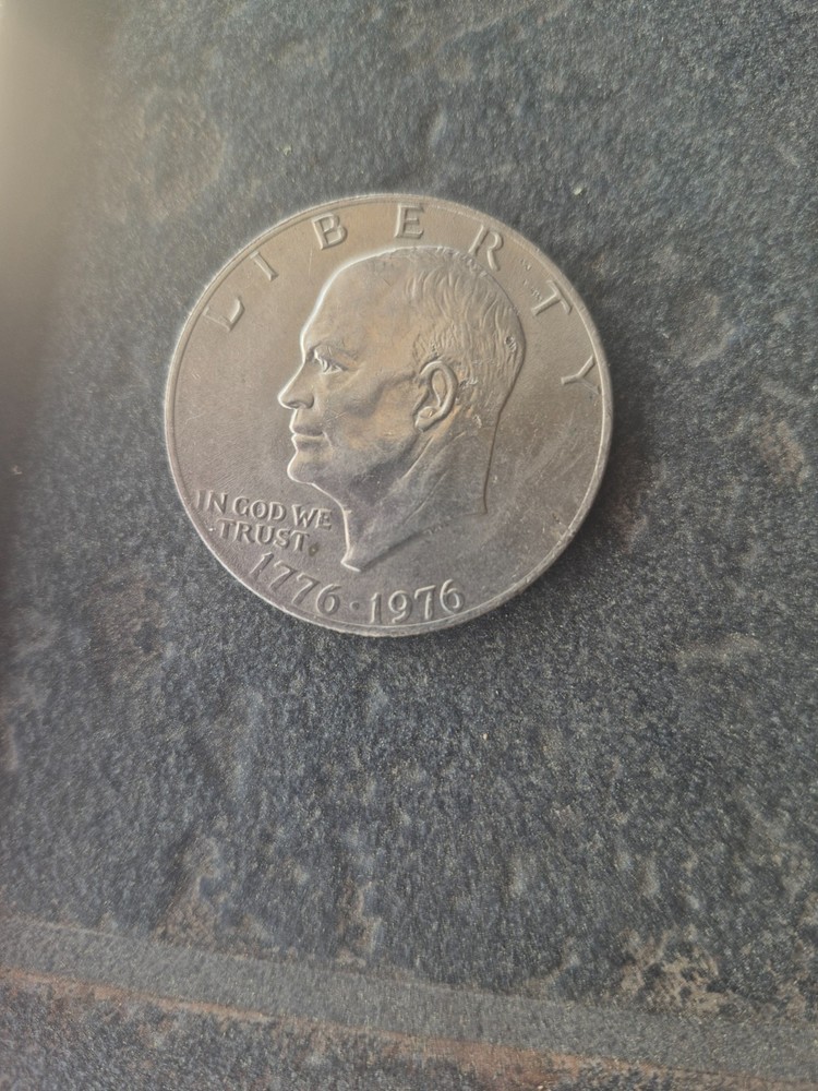 BICENTENNIAL SILVER DOLLAR **RARE**NO MINT MARK**
