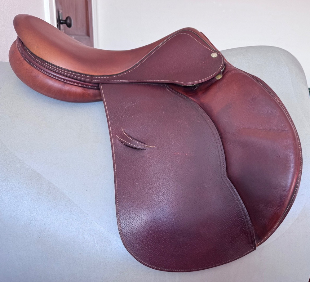 17.5" Devoucoux Oldara Saddle - 4A - Integrated Panels -Grain / Calf - Stunning!