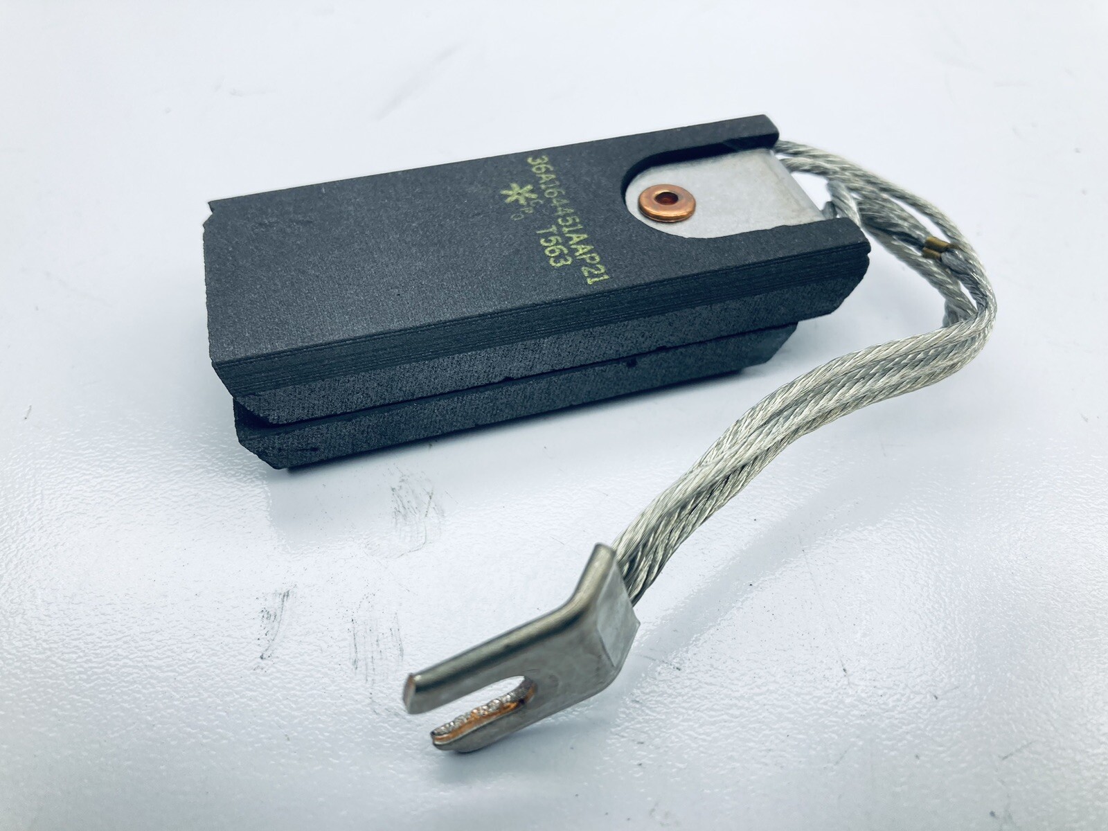 LOT OF 2 CARBON PRODUCTS OPERATION 36A164451AAP21 CARBON BRUSH GRADE T563