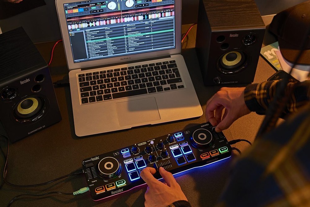 Hercules DJ Starter Kit
