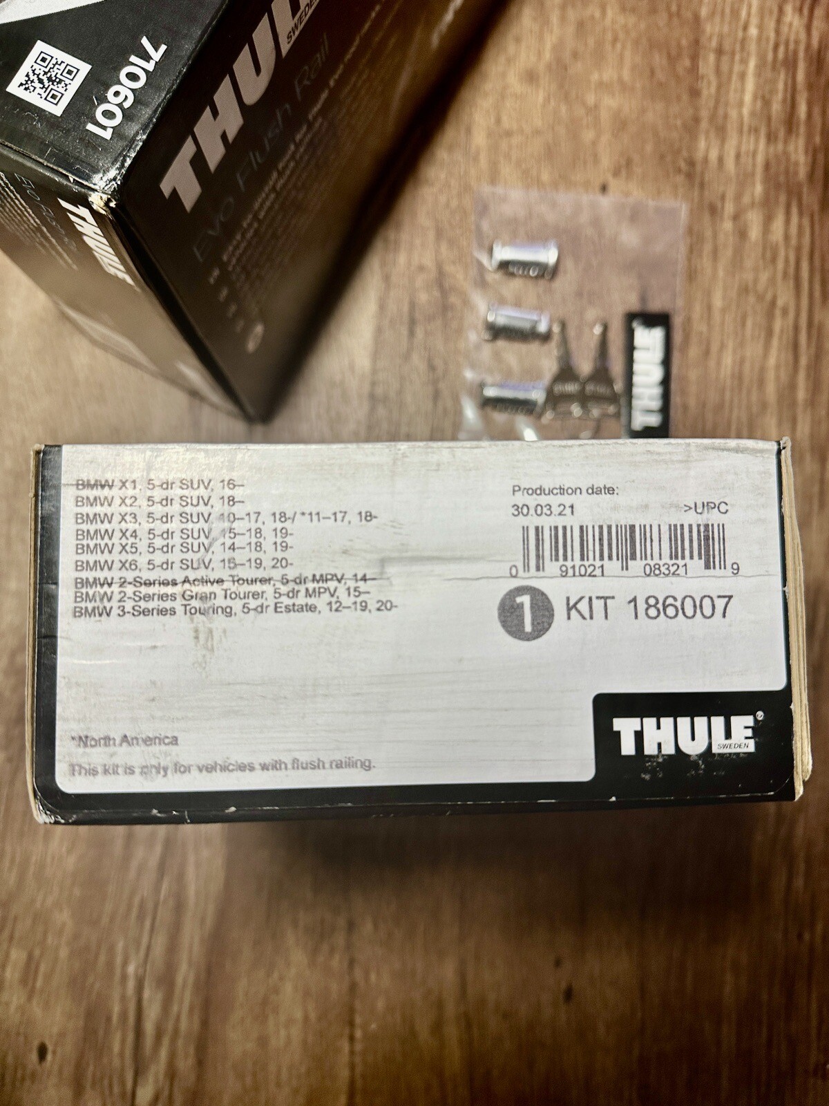 Thule BUNDLE: Evo Flush Rail Foot Pack + Thule Kit 186007 + Thule Lock/Key Set