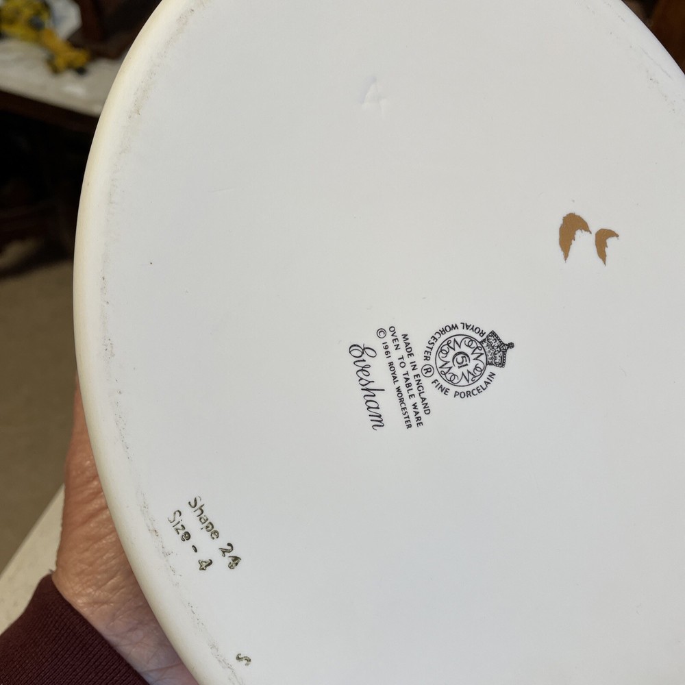Royal Worcester Casserole EVESHAM GOLD 2 Quart Covered GREAT CONDITION