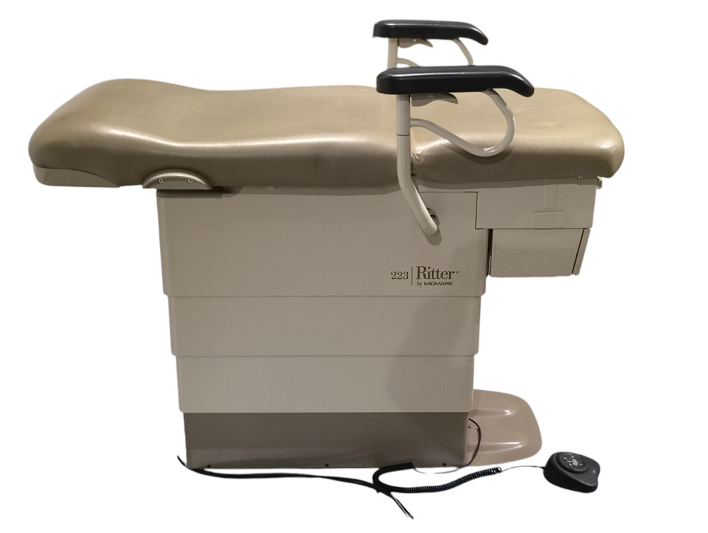 Midmark 223 Power Exam Table