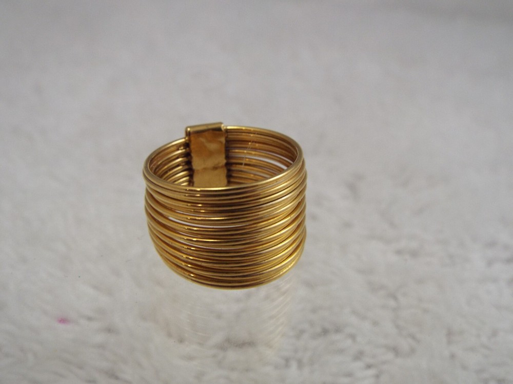 Goldtone Wire Ring ~ Size 6.5 (D18)
