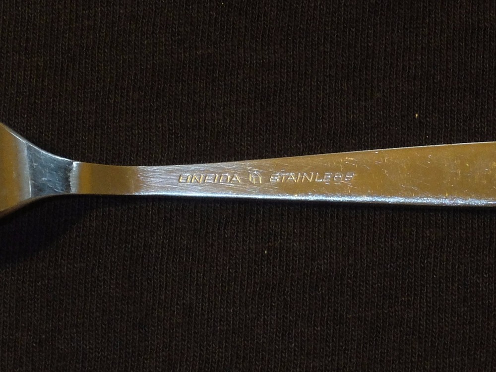 Oneida Heirloom WILL O' WISP Place Setting Stainless