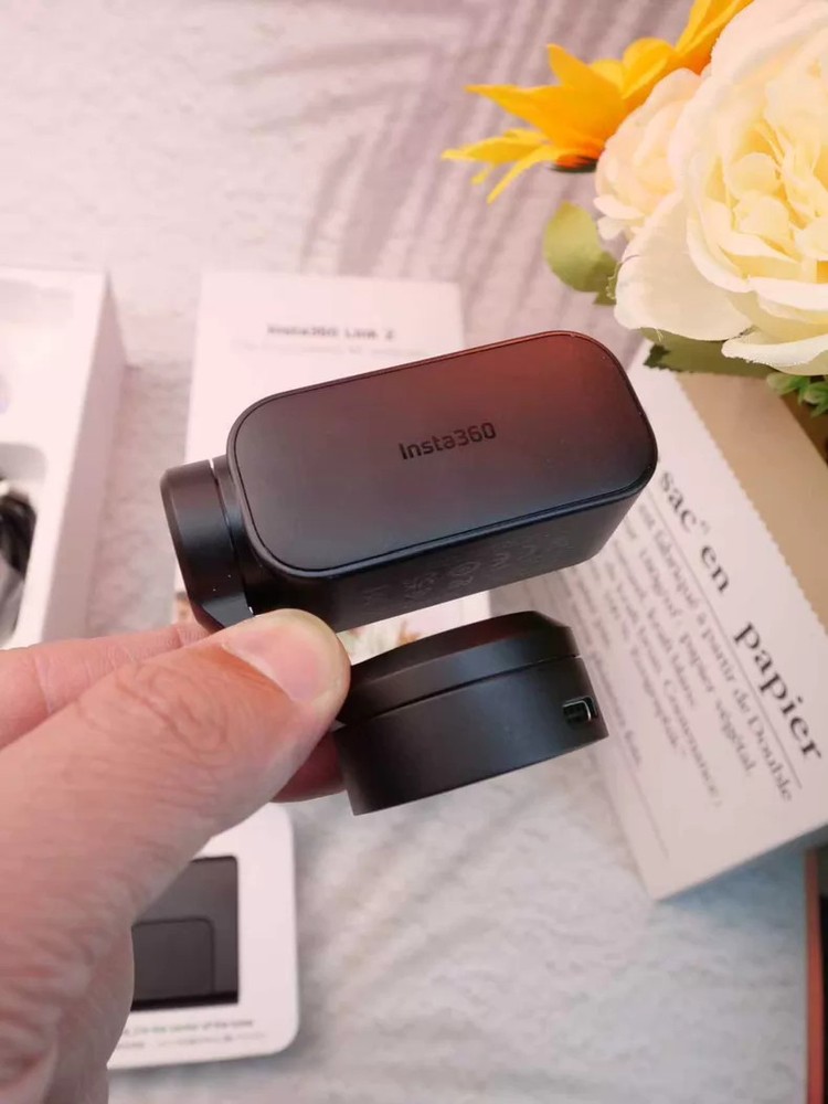 Insta360 Link 2 - 4K AI PTZ Webcam for Streaming, Gaming & Conferencing