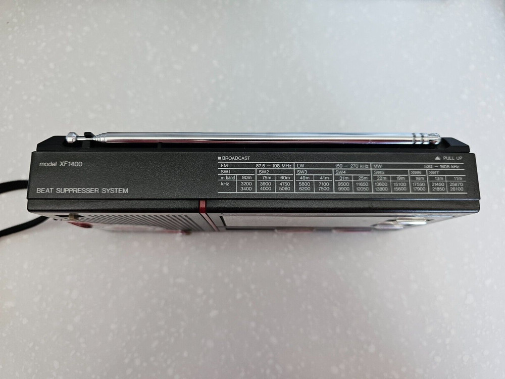 Radio Silver XF2400